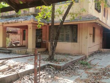 4 BHK Independent House in Bodakdev for resale Ahmedabad. The reference number is 20317403