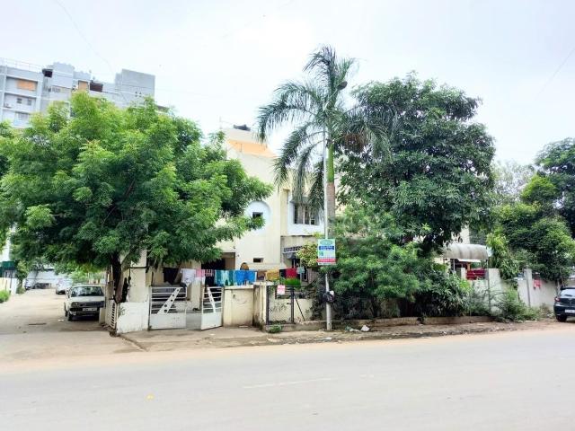 4 BHK Independent House in Chanakyapuri for resale Ahmedabad. The reference number is 21272287
