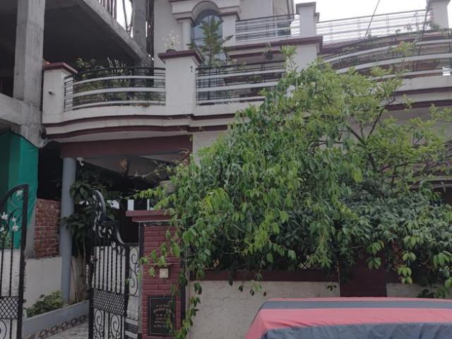 4 BHK Independent House in Chandrabani for resale Dehradun. The reference number is 20530819