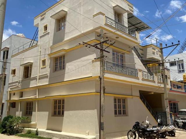 4 BHK Independent House in Chikkaballapura Town for resale Chikballapur District. The reference number is 21039394