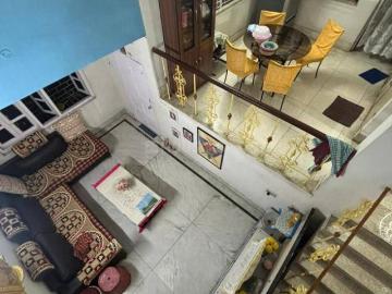 4 BHK Independent House in Dhakuria for resale Kolkata. The reference number is 20442547