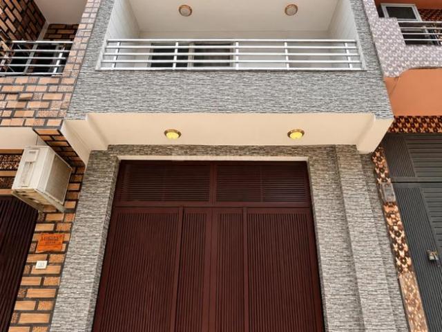 4 BHK Independent House in Dwarka Mor for resale New Delhi. The reference number is 21065401