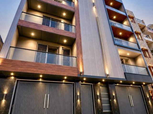 4 BHK Independent House in Dwarka Mor for resale New Delhi. The reference number is 21075678