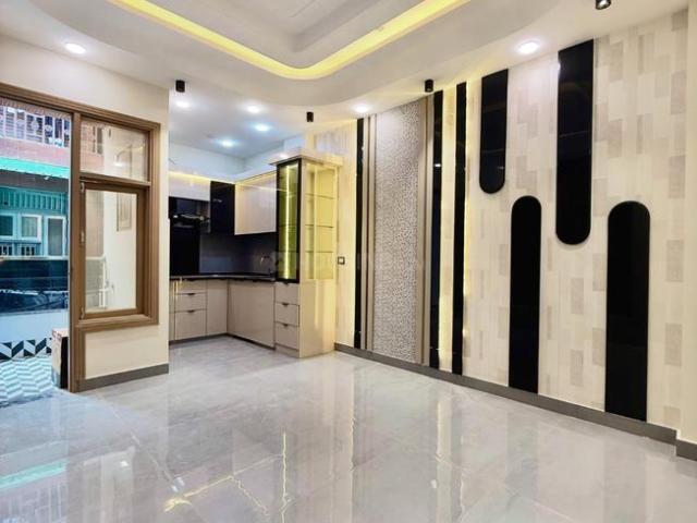 4 BHK Independent House in Dwarka Mor for resale New Delhi. The reference number is 21077826