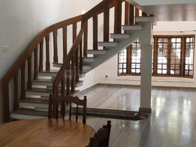 4 BHK Independent House in Edappally for rent Kochi. The reference number is 21010395