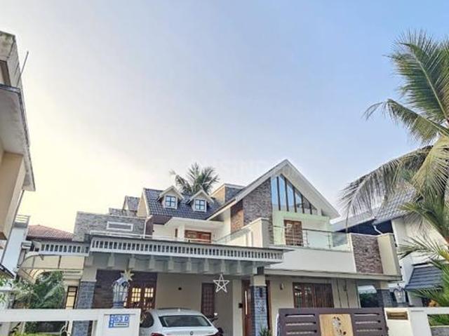 4 BHK Independent House in Edappally for resale Kochi. The reference number is 20973624