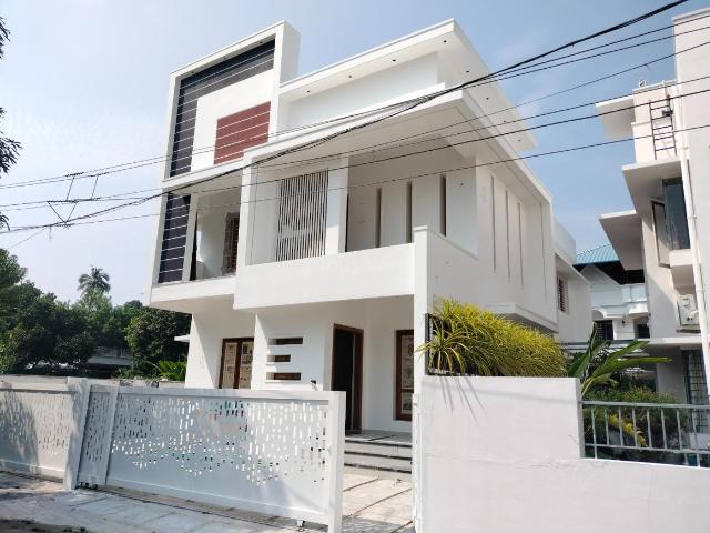 4 BHK Independent House in Edappally for resale Kochi. The reference number is 21389004