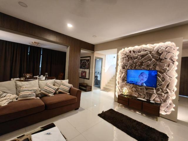 4 BHK Independent House in Goregaon East for resale Mumbai. The reference number is 21095408