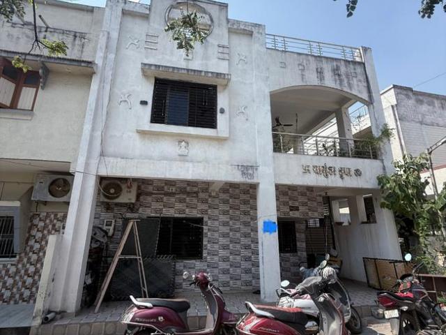 4 BHK Independent House in Hatkeshwar for resale Ahmedabad. The reference number is 18613353