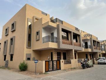 4 BHK Independent House in Isanpur for resale Ahmedabad. The reference number is 20403815