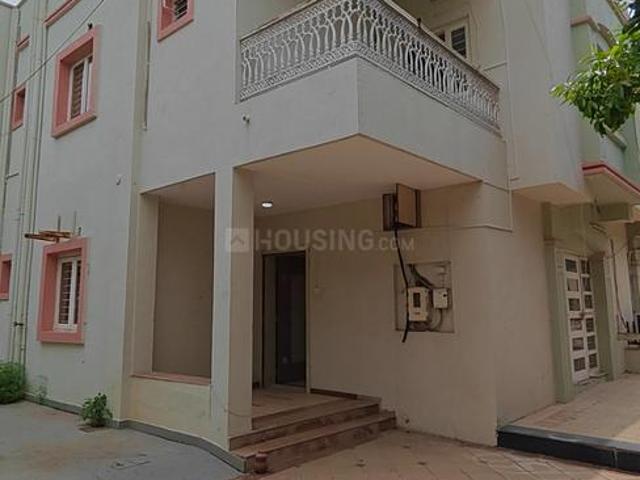 4 BHK Independent House in Iscon Ambli Road for rent Ahmedabad. The reference number is 20861734