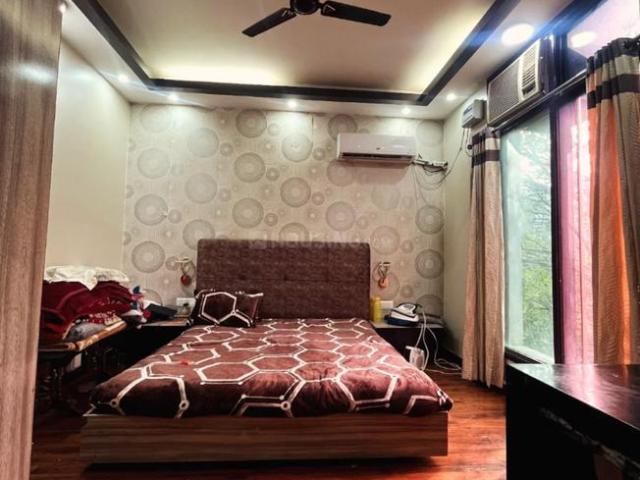 4 BHK Independent House in Janakpuri for resale New Delhi. The reference number is 19924812