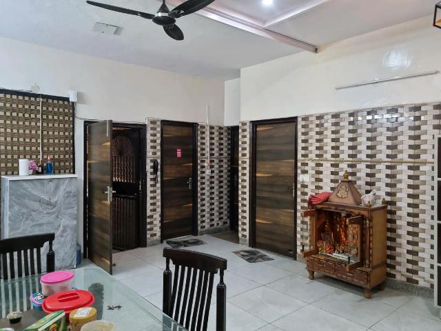 4 BHK Independent House in Janakpuri for resale New Delhi. The reference number is 19994160