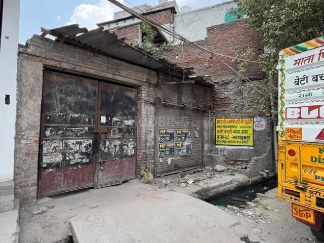 4 BHK Independent House in Johripur for resale New Delhi. The reference number is 20377685
