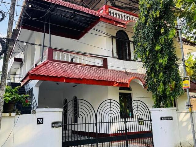 4 BHK Independent House in Kadavanthra for resale Kochi. The reference number is 18471855