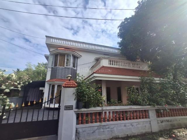 4 BHK Independent House in Kakkanad for resale Kochi. The reference number is 18548167
