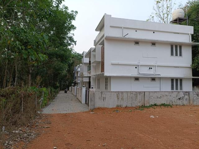 4 BHK Independent House in Kakkanad for resale Kochi. The reference number is 19606670