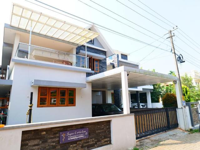 4 BHK Independent House in Kakkanad for resale Kochi. The reference number is 19646667