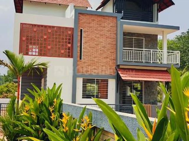 4 BHK Independent House in Kakkanad for resale Kochi. The reference number is 19897163