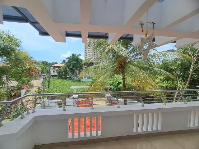 4 BHK Independent House in Kakkanad for resale Kochi. The reference number is 20504092