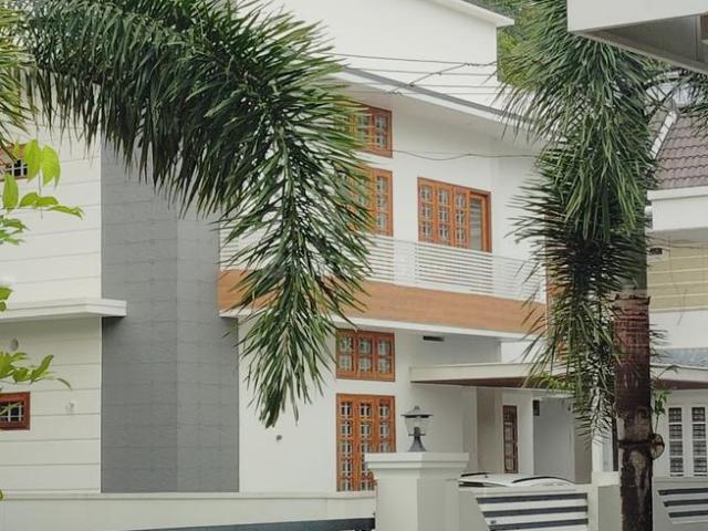 4 BHK Independent House in Kakkanad for resale Kochi. The reference number is 20559471