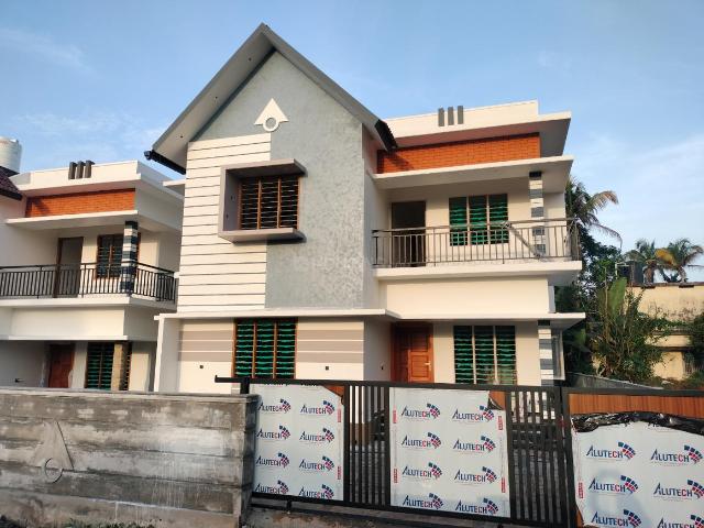 4 BHK Independent House in Kakkanad for resale Kochi. The reference number is 20947098