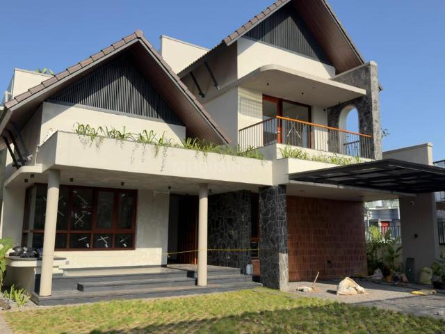 4 BHK Independent House in Kakkanad for resale Kochi. The reference number is 21167330