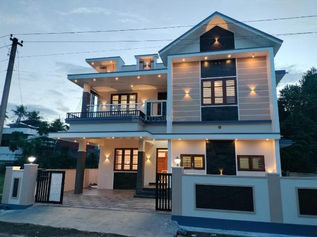 4 BHK Independent House in Kakkanad for resale Kochi. The reference number is 21195044
