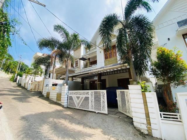 4 BHK Independent House in Kakkanad for resale Kochi. The reference number is 21327673