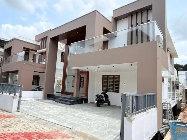4 BHK Independent House in Kalamassery for resale Kochi. The reference number is 20412028