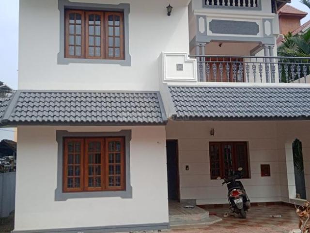 4 BHK Independent House in Kaloor for rent Kochi. The reference number is 21354002