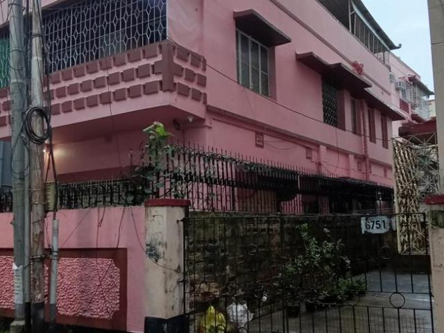 4 BHK Independent House in Lake Gardens for resale Kolkata. The reference number is 20672492