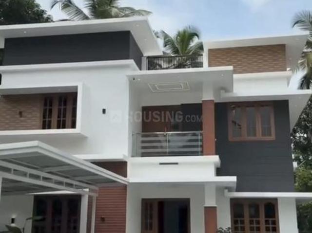 4 BHK Independent House in Mannuthy for resale Thrissur. The reference number is 20641893
