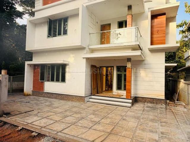 4 BHK Independent House in Mannuthy for resale Thrissur. The reference number is 21027205