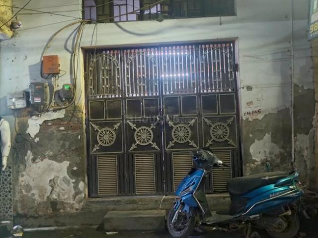4 BHK Independent House in Madhu Vihar for resale New Delhi. The reference number is 21160966