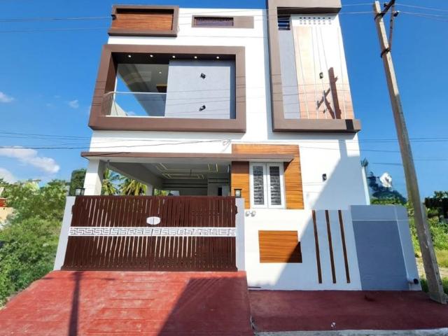 4 BHK Independent House in Mathpurena for resale Raipur. The reference number is 21111546