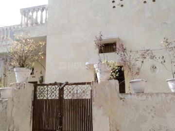 4 BHK Independent House in Mehrauli for resale New Delhi. The reference number is 9203399