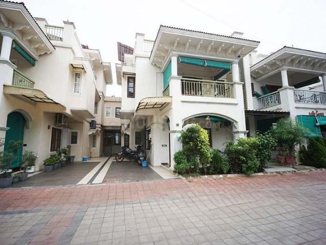 4 BHK Independent House in Motera for resale Ahmedabad. The reference number is 21001883