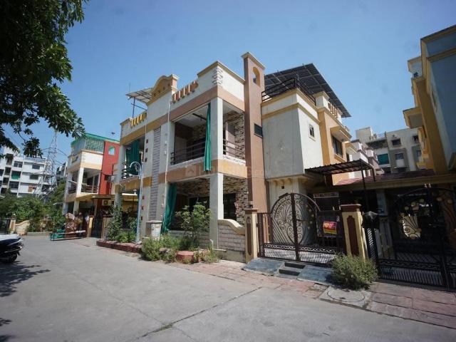 4 BHK Independent House in New Ranip for resale Ahmedabad. The reference number is 21289834