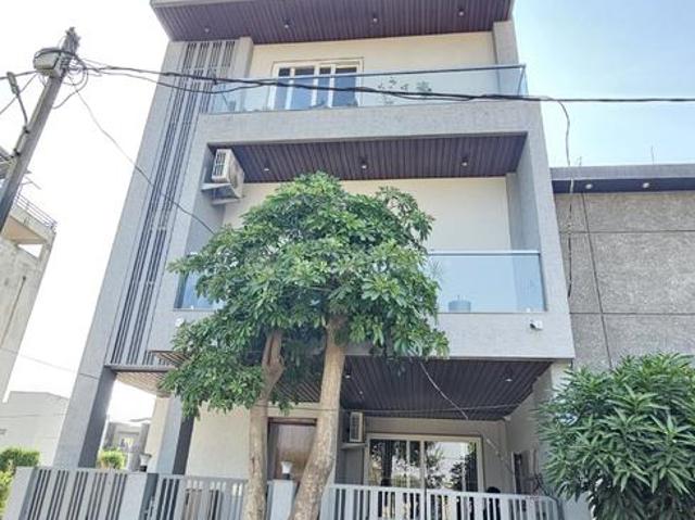 4 BHK Independent House in Nipania for resale Indore. The reference number is 20055238