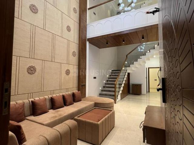 4 BHK Independent House in Nipania for resale Indore. The reference number is 20272473