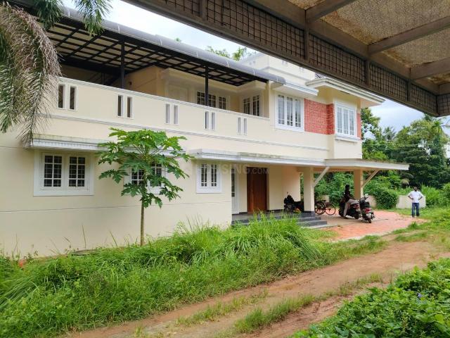 4 BHK Independent House in Panangad for resale Kochi. The reference number is 20550113