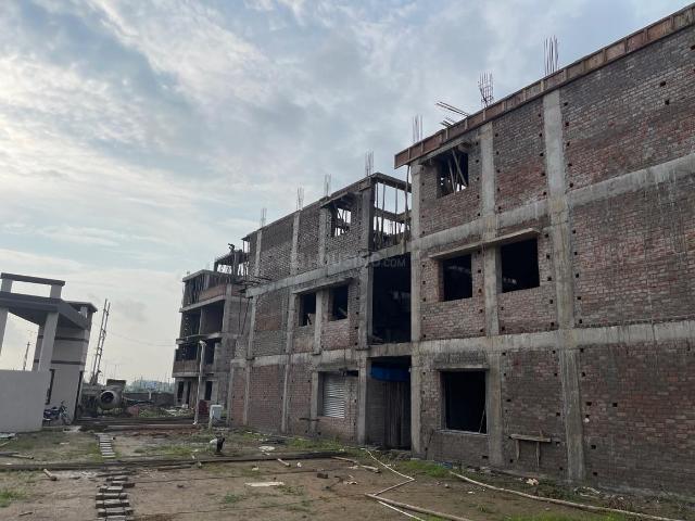 4 BHK Independent House in Palanpur for resale Surat. The reference number is 18381233