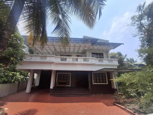 4 BHK Independent House in Palarivattom for resale Kochi. The reference number is 19934369