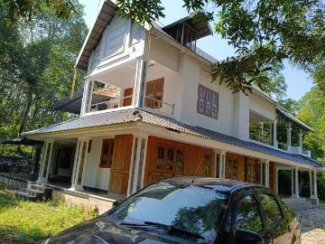 4 BHK Independent House in Pallikkara for resale Kochi. The reference number is 20426040