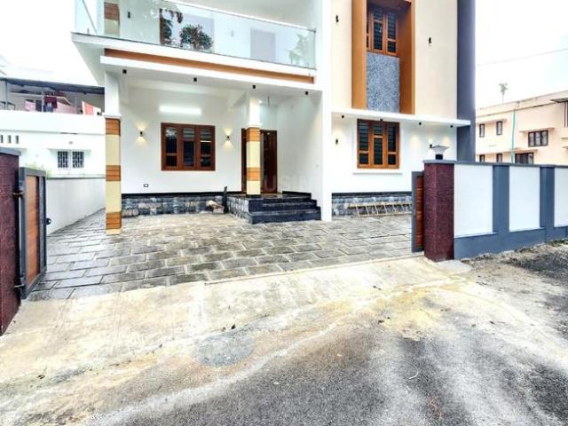 4 BHK Independent House in Pallikkara for resale Kochi. The reference number is 20474499