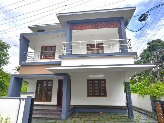 4 BHK Independent House in Pallikkara for resale Kochi. The reference number is 21146942