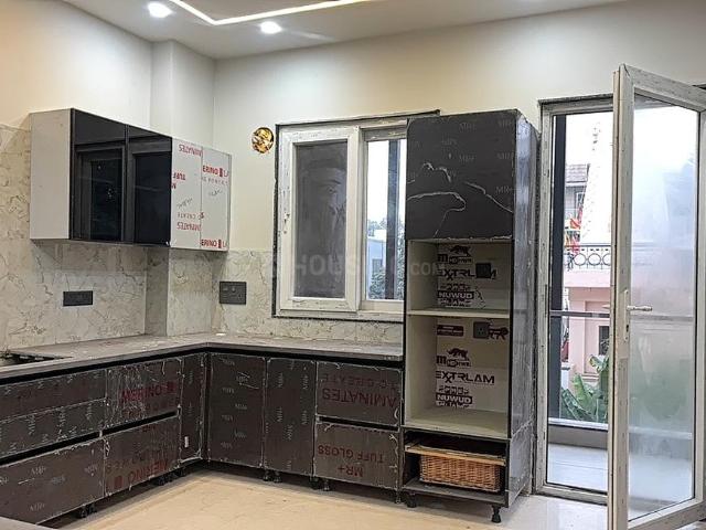 4 BHK Independent House in Paschim Vihar for resale New Delhi. The reference number is 19292770