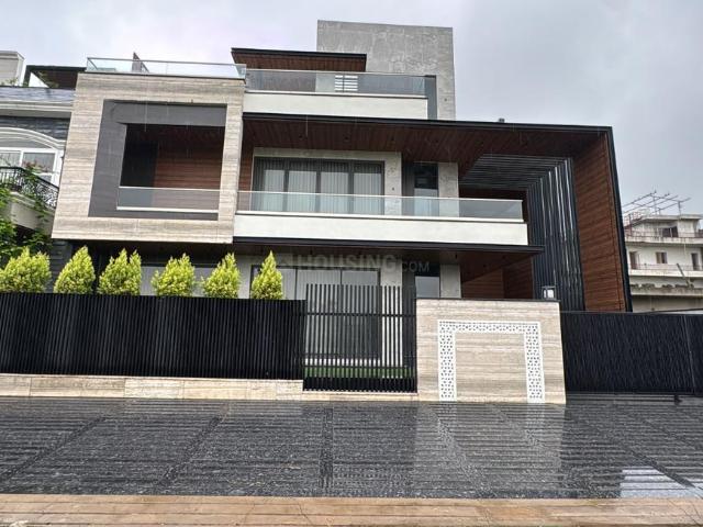 4 BHK Independent House in PR7 Airport Road for resale Zirakpur. The reference number is 20887399