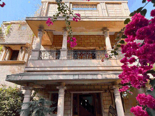 4 BHK Independent House in Prahlad Nagar for resale Ahmedabad. The reference number is 18217374